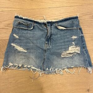 ZARA LOW RISE DENIM SKIRT - SIZE SMALL